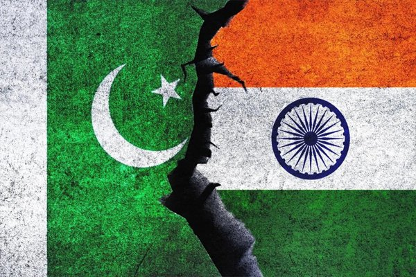 भारत पाकिस्तान व्यापार बैन, पाकिस्तानी जहाजों पर रोक, भारत ने पाकिस्तान पर लगाया प्रतिबंध, भारत पाकिस्तान व्यापार संबंध, भारत का व्यापारिक फैसला 2025, Indian ban on Pakistani ships, पाकिस्तान झंडा जहाज बैन, Indian ports Pakistan ban